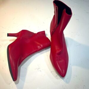 RAMPAGE red ankle boots size 7.5